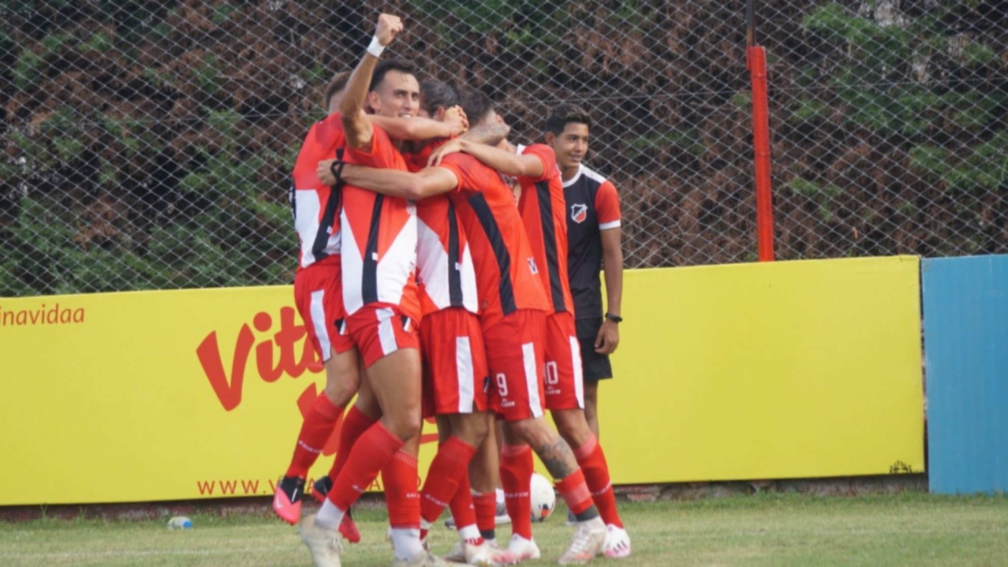 Maipú festejó un triunfo justificado ante Mitre, sigue invicto y en lo alto